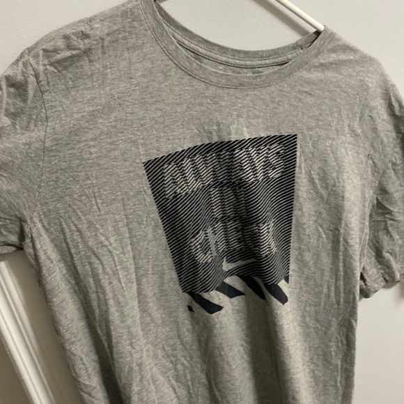 Nike tshirt - Picture 1 of 3